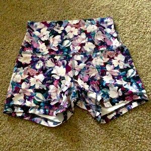 Lululemon Align shorts size 6! Like New!